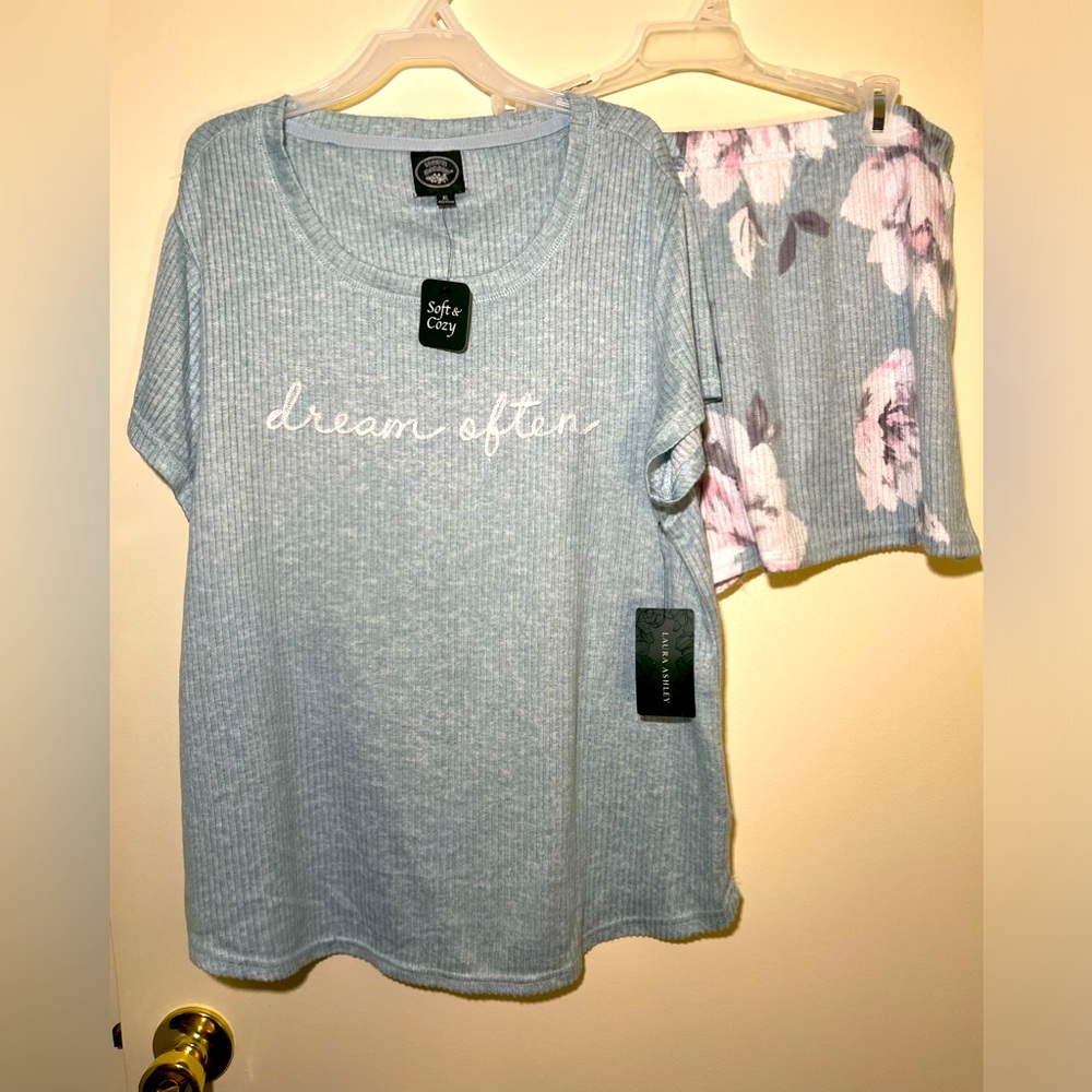 Laura Ashley 2 piece pajama set short sleeve top shorts XL NWT - Picture 2 of 8